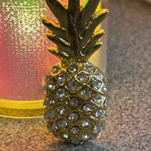Pineapple lapel pin